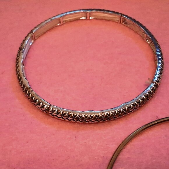 Bangle Bracelets -- Set of 5 -- 1 Stretch Expansion -- Siver & Gold Tones - Picture 9 of 12
